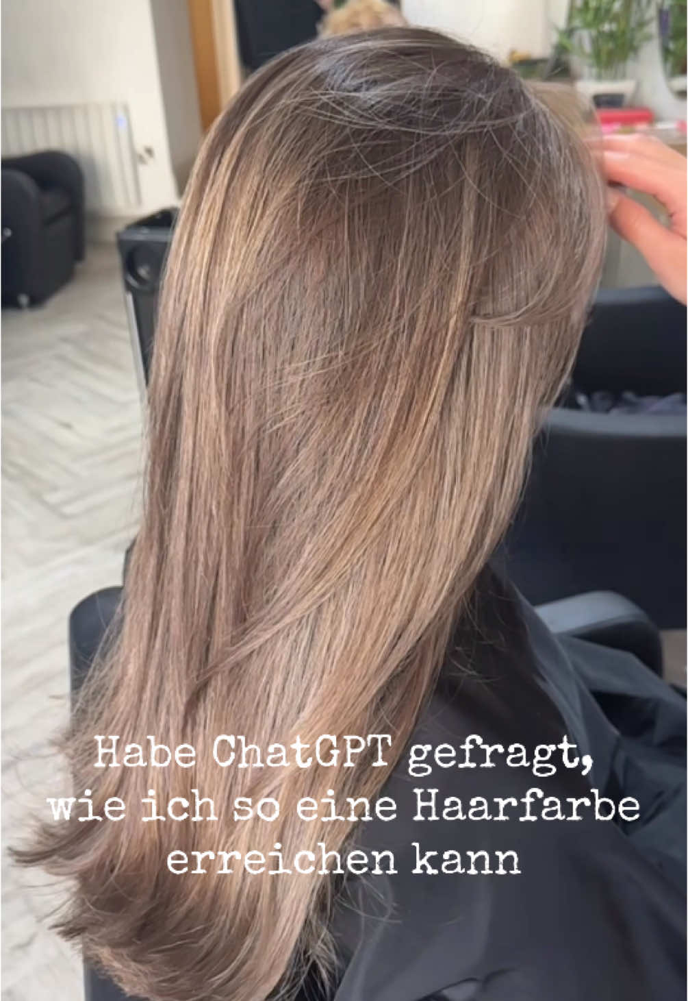 Haare Färben mit ChatGPT von blond zu bronde ☺️ Wie findet ihr das Ergebnis?  #chatgpt #hairtransformation #diyhaircolor #wellacolortouch #chatgptbeauty #haircolor #hairbychatgpt #brondehair #ashbronde 