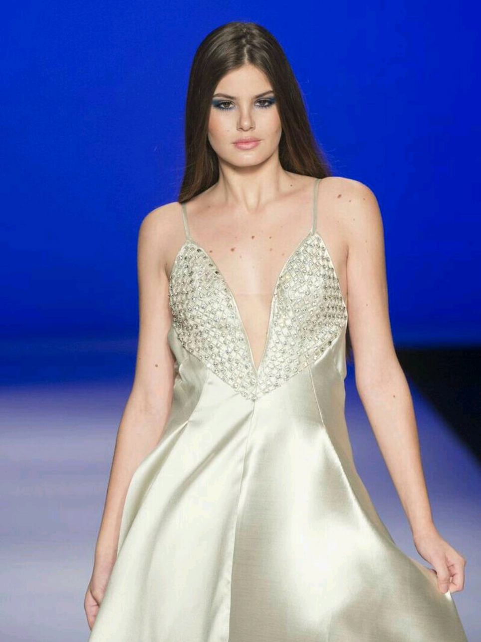 as magras também tem o seu charme!✨️    #camilaqueiroz 