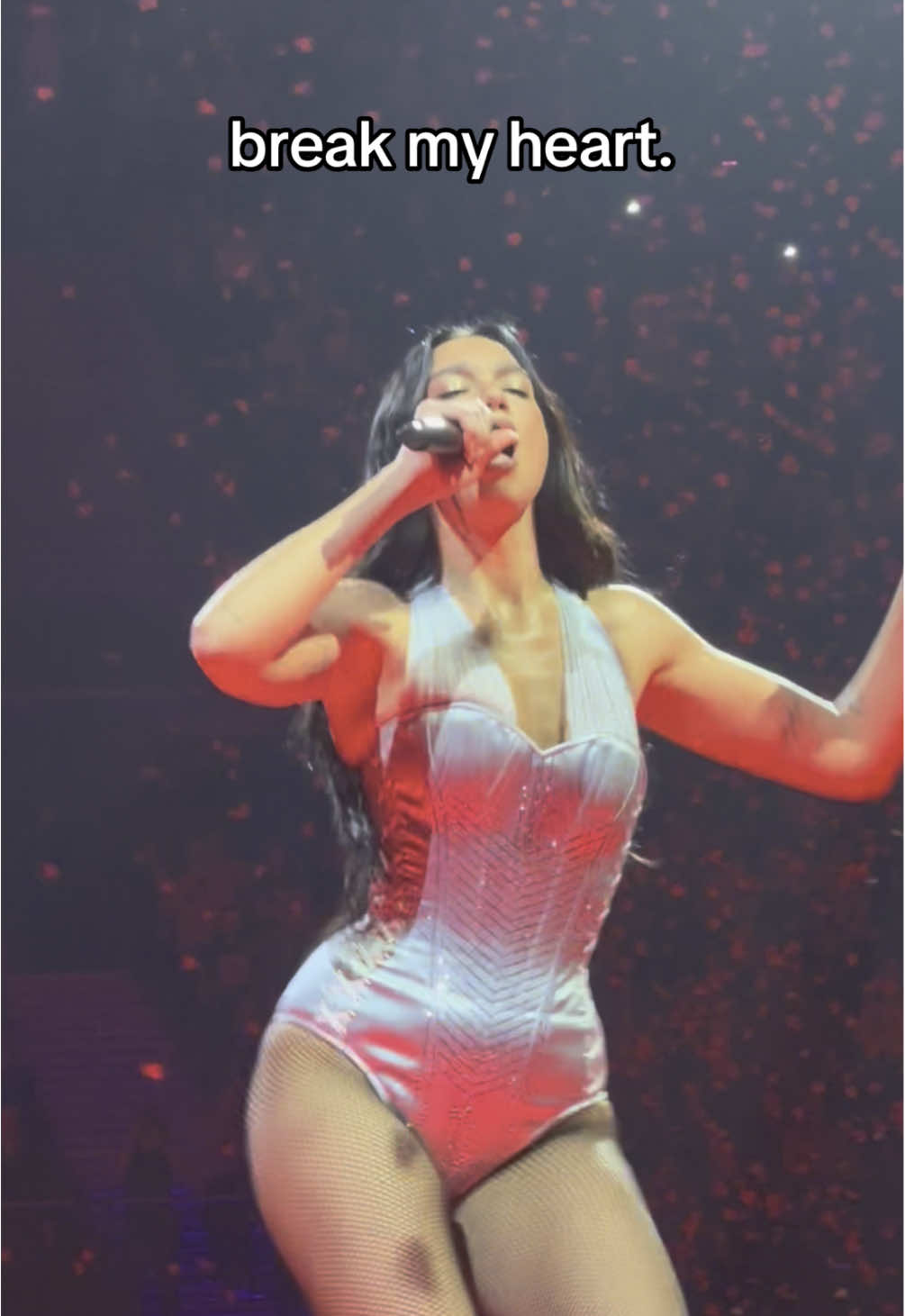 break my heart💋@Dua Lipa  #dualipa #radicaloptimism #melbournedualipa #dualipasetlist #radicaloptimismtour #radicaloptimismtoursetlist #dualipaconcert #madrid #movistararena #breakmyheart 
