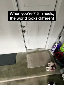 The POV you all have been waiting for…don’t mind the messy living room🫣 #fyp #tall #trending #tallgirl #nancymulkey #xyzbca 