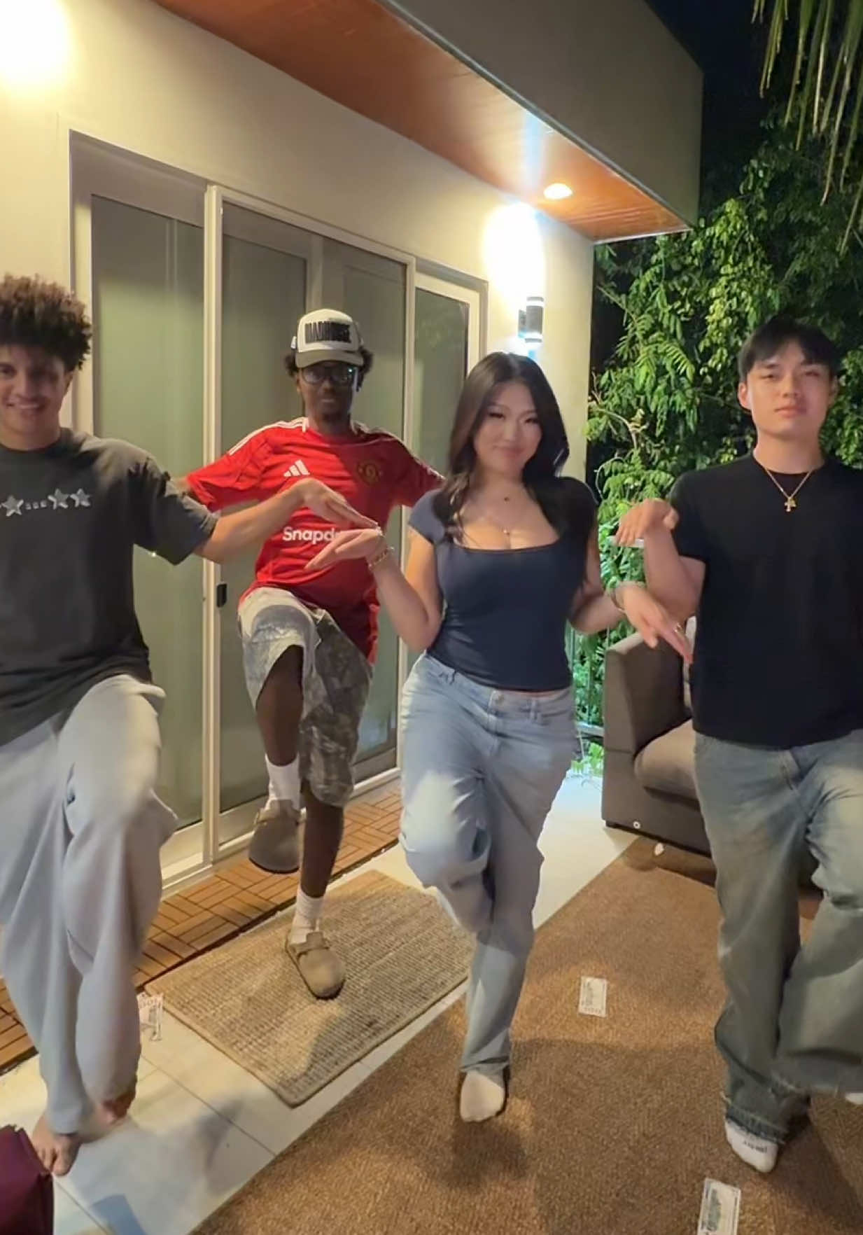 Me N my demure dainty Queens 🧚‍♂️✨ @Newtiepatootie @ashalkk @Yusuf7n 💆🏽‍♂️ 