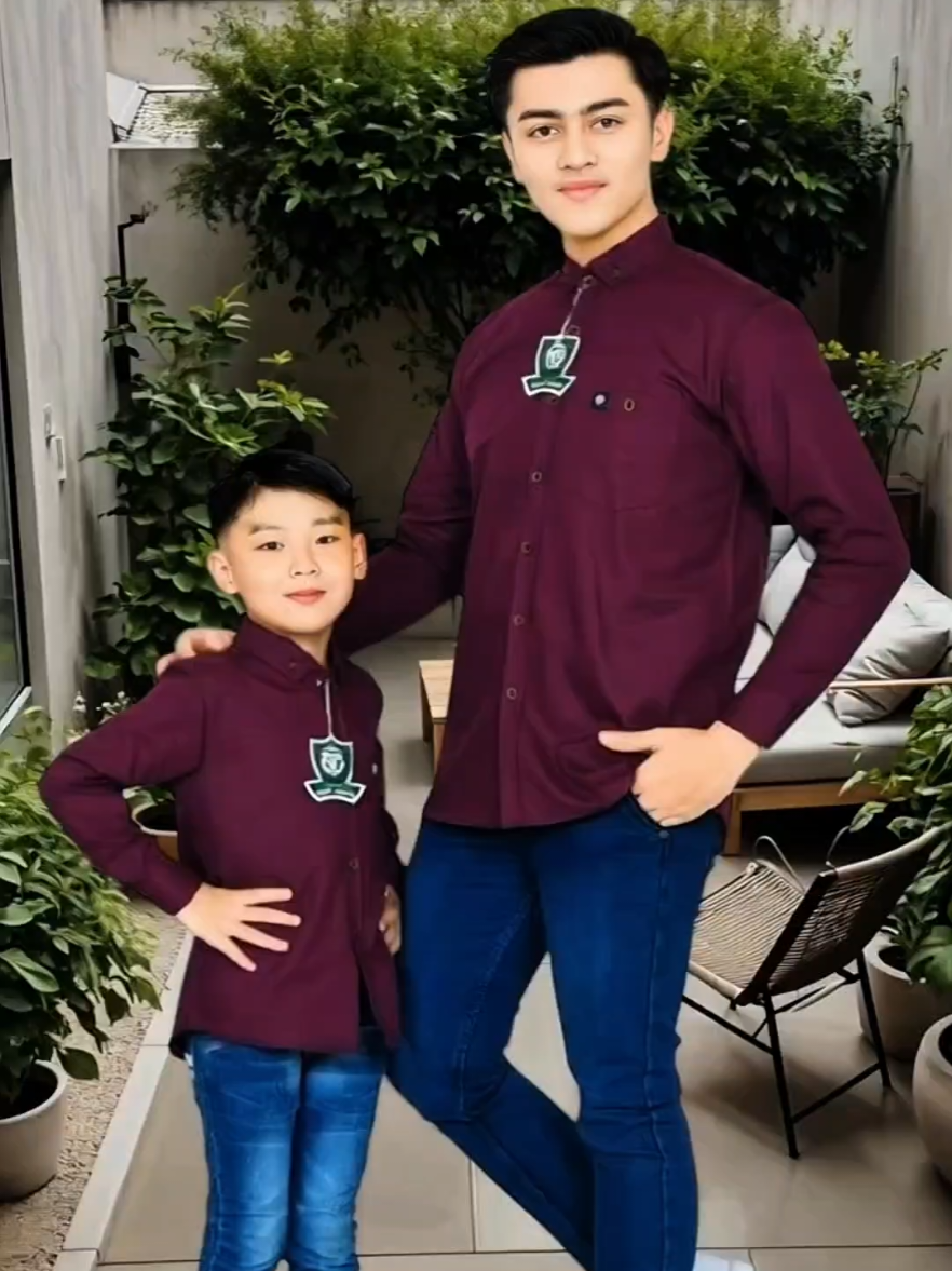 Pernah gak sih bingung cari outfit yang serasi buat ayah dan anak? Kini gak perlu bingung lagi! Kemeja polos lengan panjang dari bahan katun cigaret ini hadir dengan model simpel tapi elegan—cocok banget dipakai bareng si kecil. Bahannya adem, gak bikin gerah, dan pastinya nyaman dipakai seharian, baik untuk acara santai maupun formal. Yuk, tampil kompak dan stylish bareng si kecil! Klik sekarang sebelum kehabisan! #baju #bajukemeja #kemejapolos #kemejadewasa #kemejaanak #kemejapria #kemejacouple 