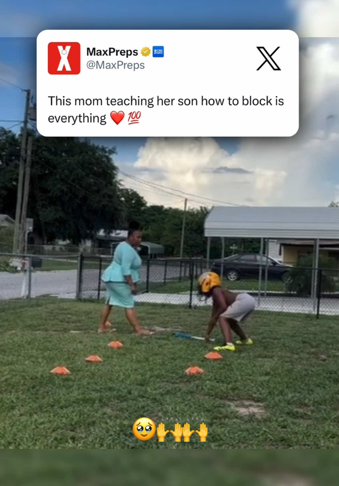She’s still in her work clothes. Love to see it 💪👏 (via Czar Glanton/FB, czar_zilla2034/IG) #football #mom #son #support #Love #teach #coach #momson #family #mothersday #littleleague #youthfootball #youthsports #momlove #athlete #sports #dedication #highlight 