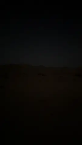 البارحه مالله هداني على النوم  عيني من الهوجاس فيها حراره .
