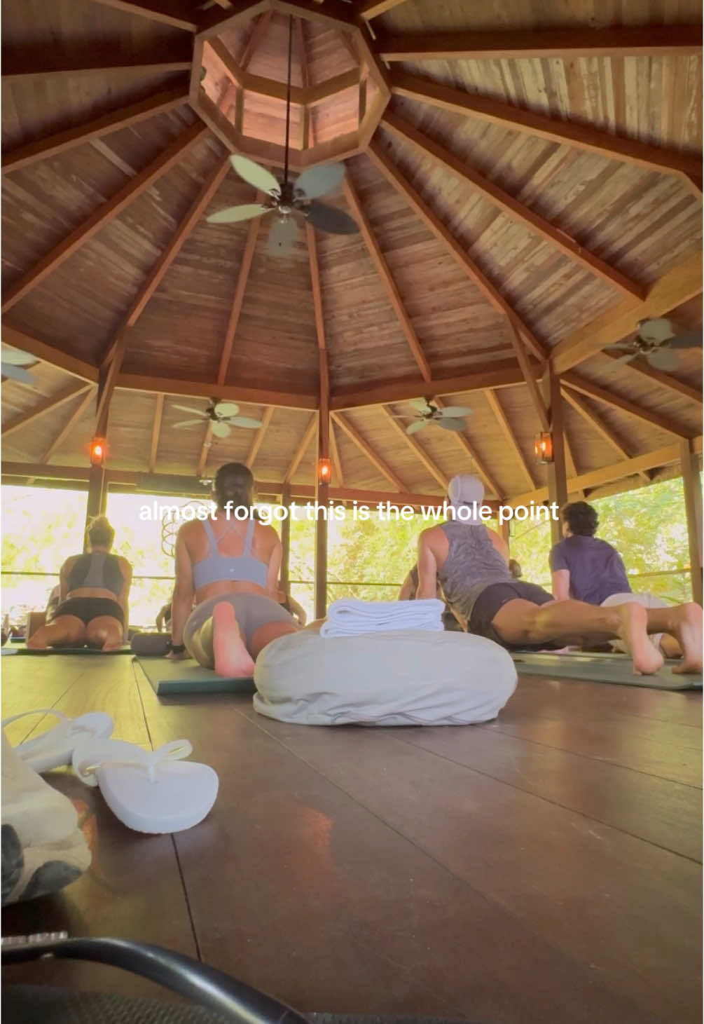 yoga en el medio de la selva 🌞🪬 fue increíble! me senti lindisimoooo  #fyp #yoga #bocasdeltoro #couple #travel #vinyasa 