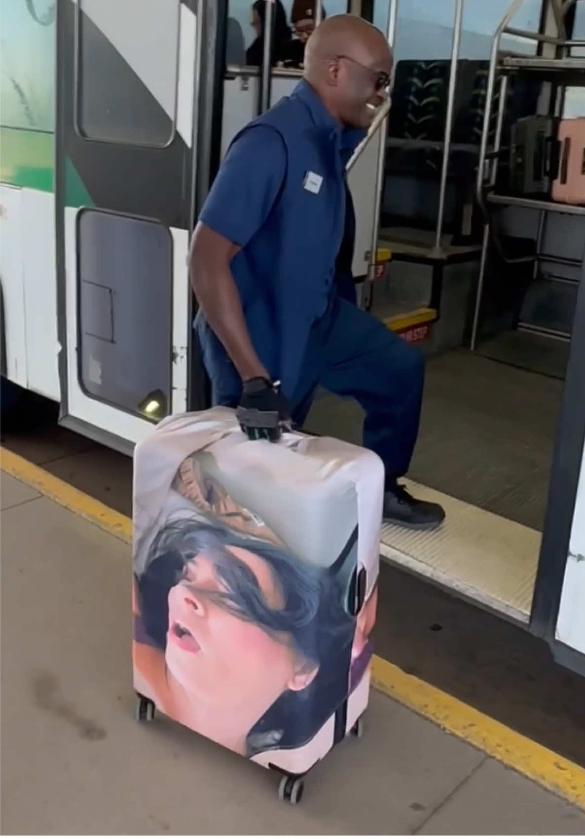 Pranked my wife before the airport✈️😂🙈 #couple #funnyvideo #Love #fyp 