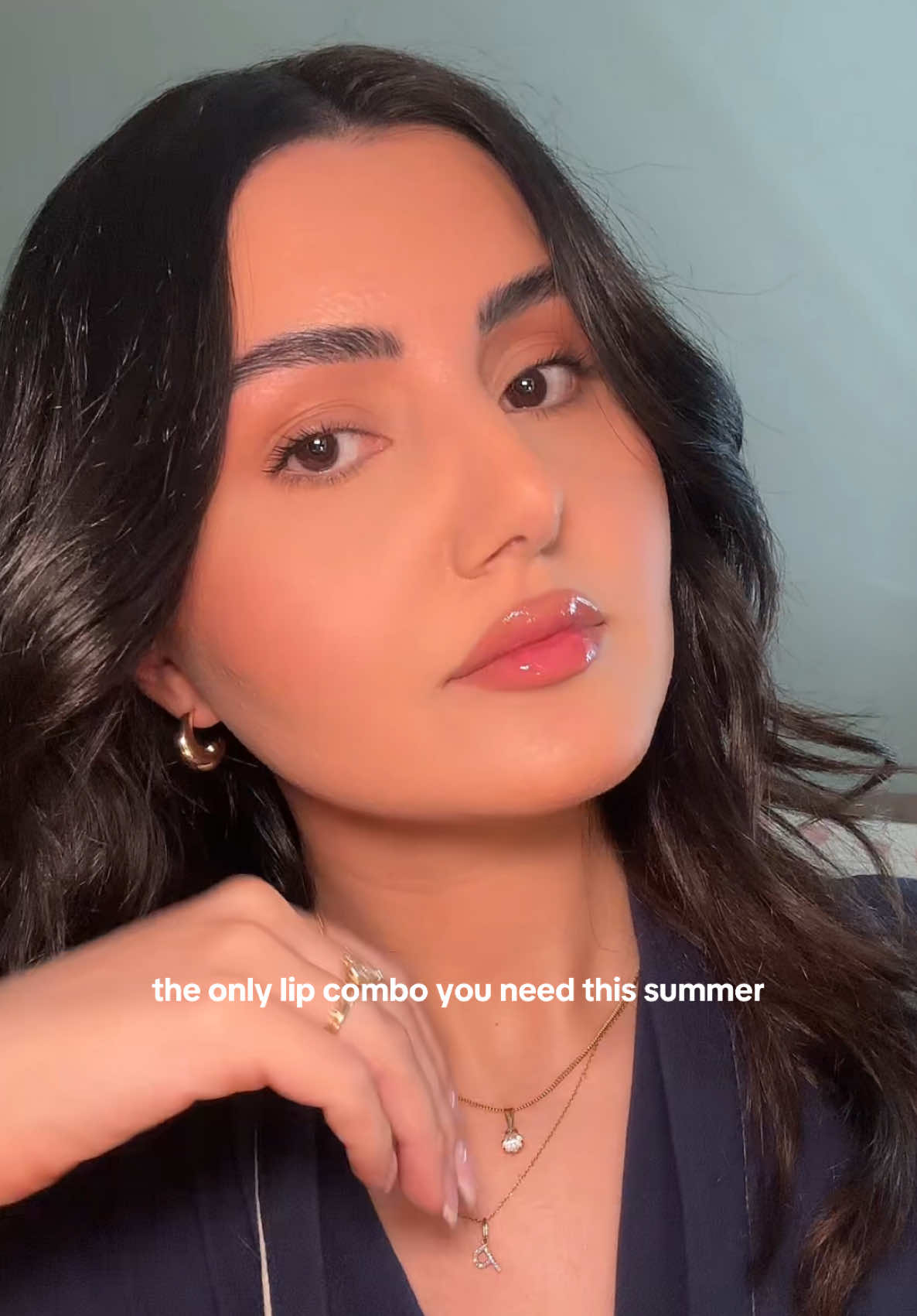 This lip combo 🫦 so good! Products:  @makeupbymario dmitry lip liner @essence.cosmetics what a tint lip stain  @revlon clear lip gloss  #lipcombo #summerlipcombo #glossylips 