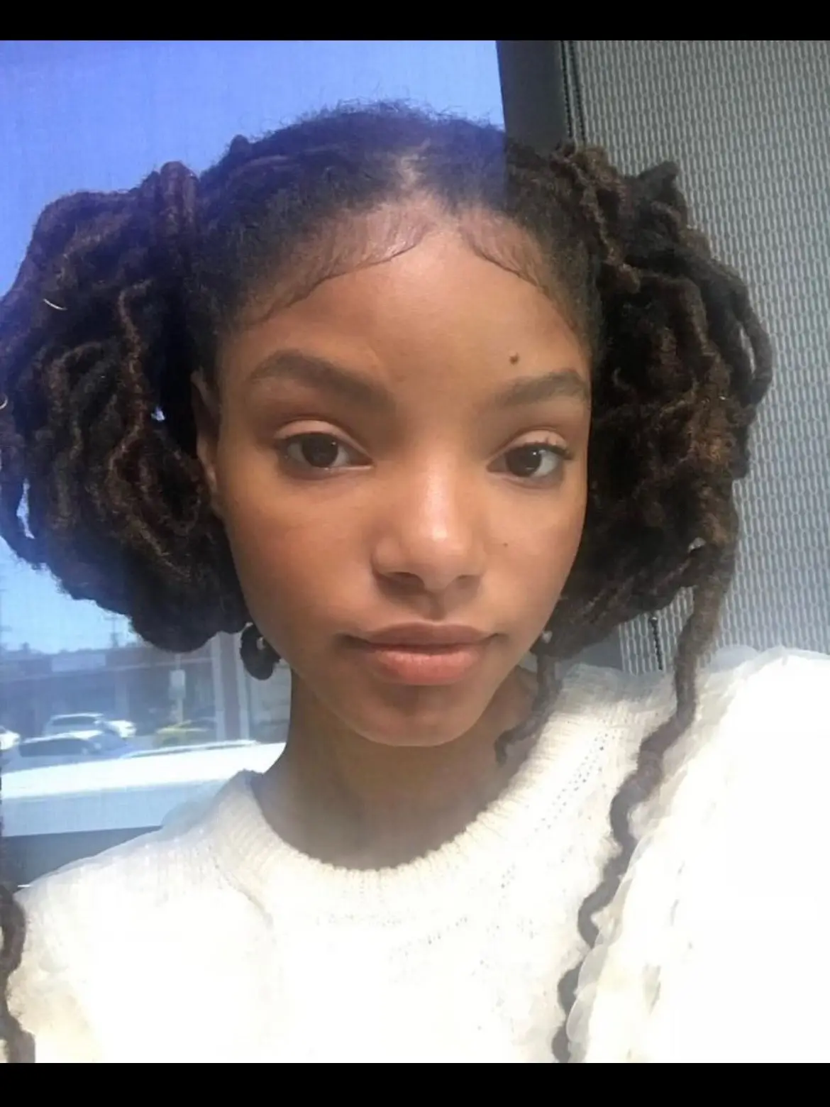 People swear Halle and I has some facial resemblance I can see it. #celebritylookalike #celebritylookalikechallenge #hallebailey #hallebaileyismyariel 