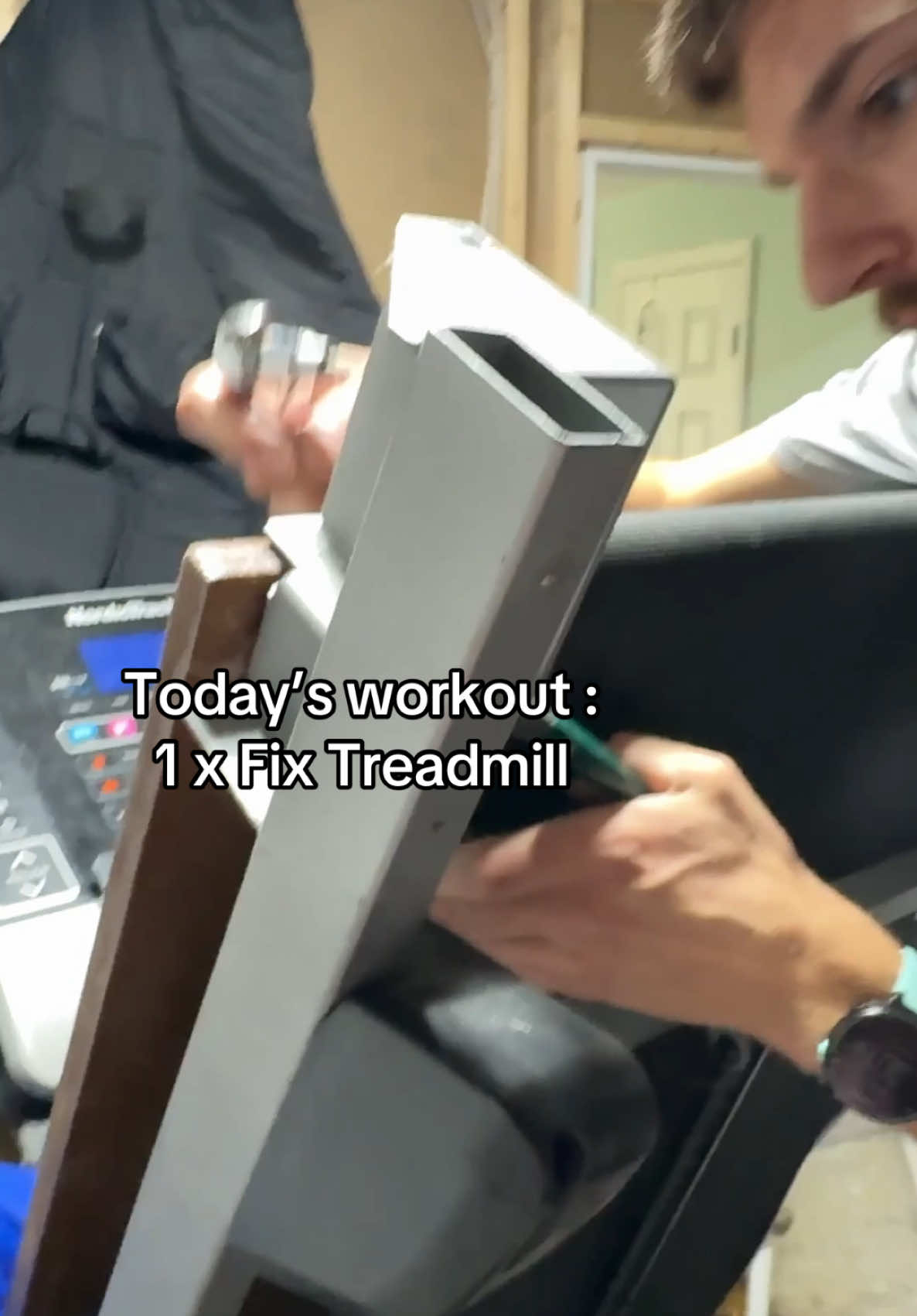 Today’s workout: 1 x fix treadmill featuring my training partner @JACQUE #runner #treadmill #Running #runtok 