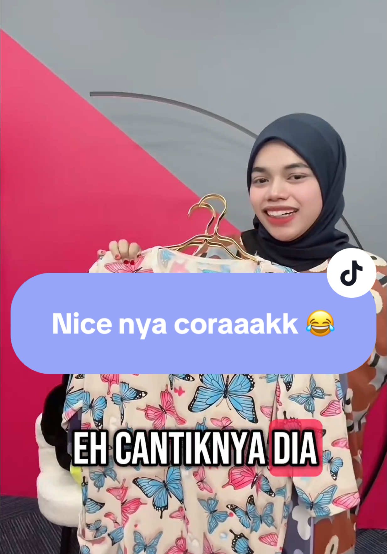 Akaakk kita dh restok balik corak lawa2 dooh nii , akak dh grab belum ? #vittrishop #pyjamasviral #bajutidurperempuan #kaftan #kaftantidur #bajutidurmurah #bajutidur 
