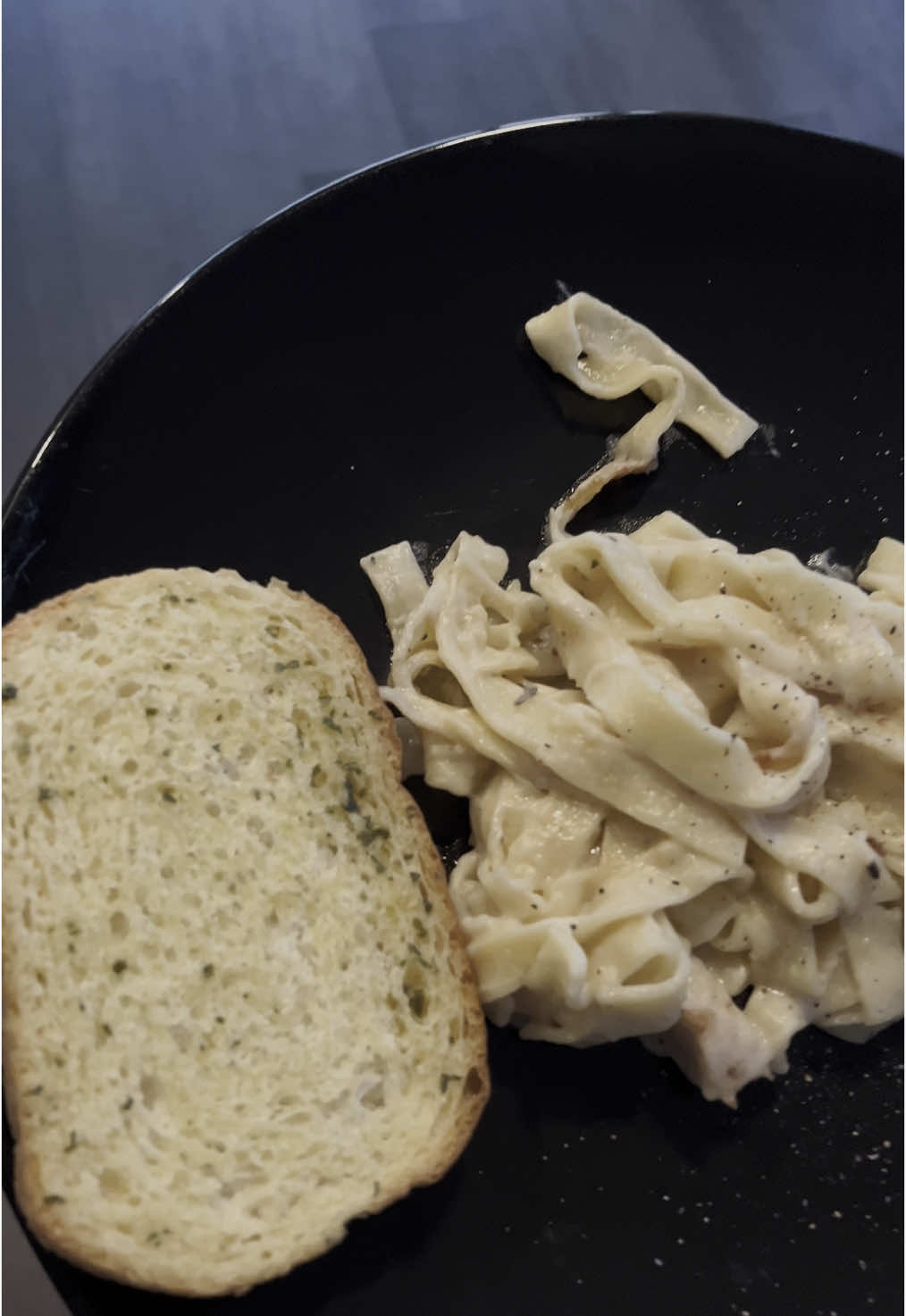 Yall know I love a quick and easy meal😍 I know how to cook fr tho #chickenalfredo #pasta 