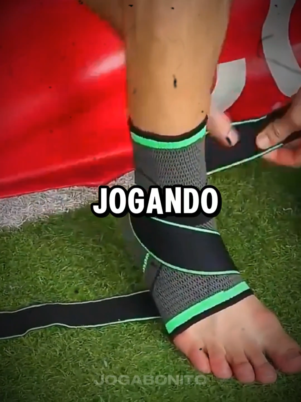 Você sofre com dores no tornozelo ou já teve entorses jogando bola? Conheça a tornozeleira de compressão com ajuste profissional! Feita com tecido elástico, respirável e faixas de suporte, ela estabiliza, protege e acelera sua recuperação. Ideal para treinos, jogos e o dia a dia. Garanta já a sua e jogue com mais segurança e confiança!