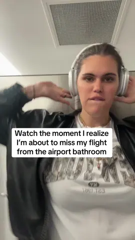 “Final boarding call for Eva Pagán” oh ok….. #newmusic #popmusic #lgbtq #lesbian #boricua #evapagan #inthemirror 