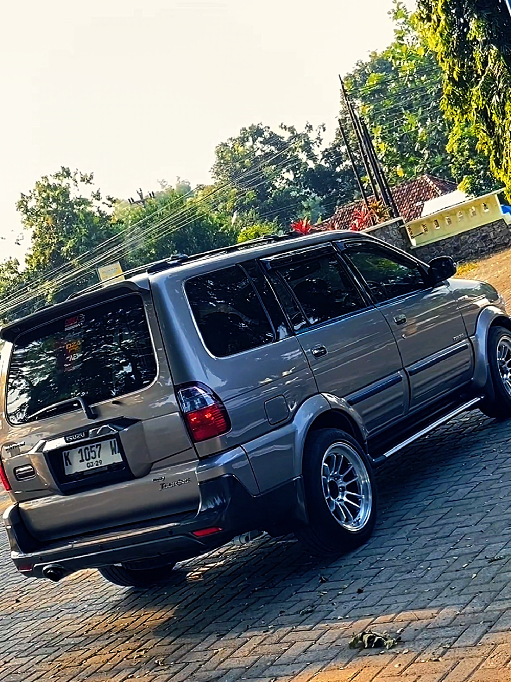 Yang dulu hanya angan sekarang jadi nyata 🤩 bismillah aja semangat 💪 #fyp #fyypp #fyyyppp #isuzu #dieselpower #dieselasik #diesel #panthermania #isuzu_thailand #isuzupantherindonesia #dieselmajapahit #panthertouring #panther #4ja1 #panthermodifikasi 