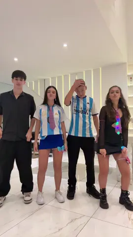 Tt post XV 🥳  con @santino @_vaalenrossi @cami #trend #bailedexvaños #xvaños #fiesta #fyp #fypシ゚ #videoviral 