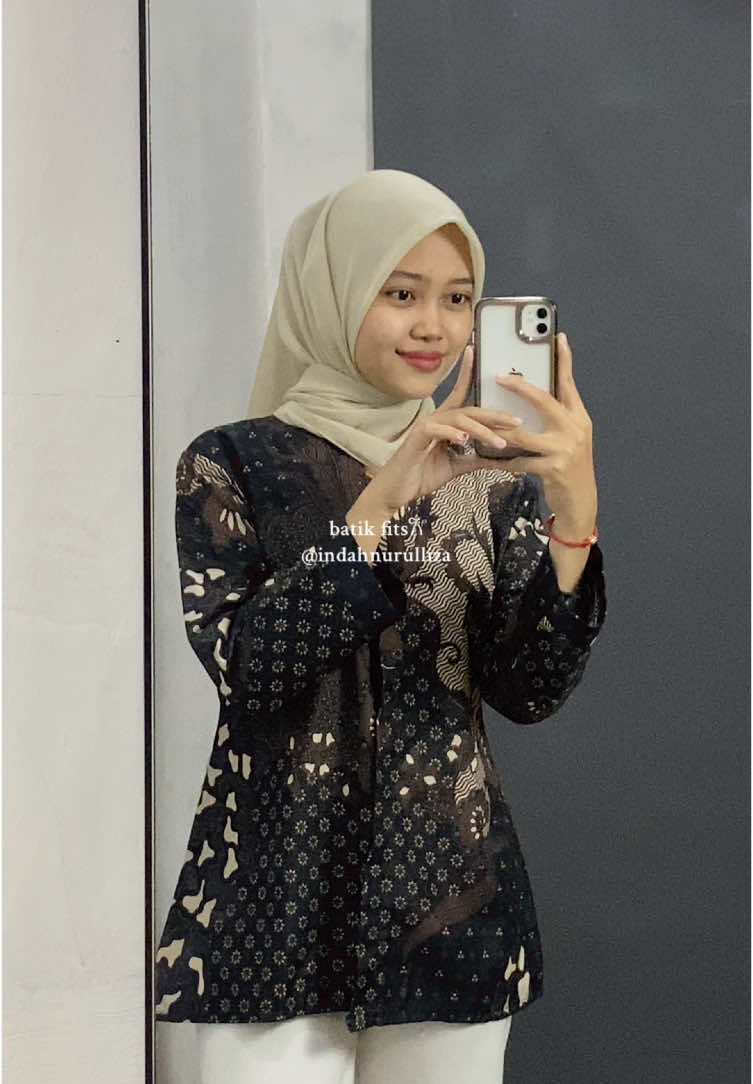 atasan batik😍 #batik #batikindonesia #bajubatik #outfitngantor 
