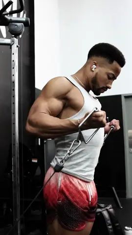 dedicated.  #athlete #hybridathlete #gym #GymTok #runtok #biceps #cablecurls #curls #bicepworkouts 