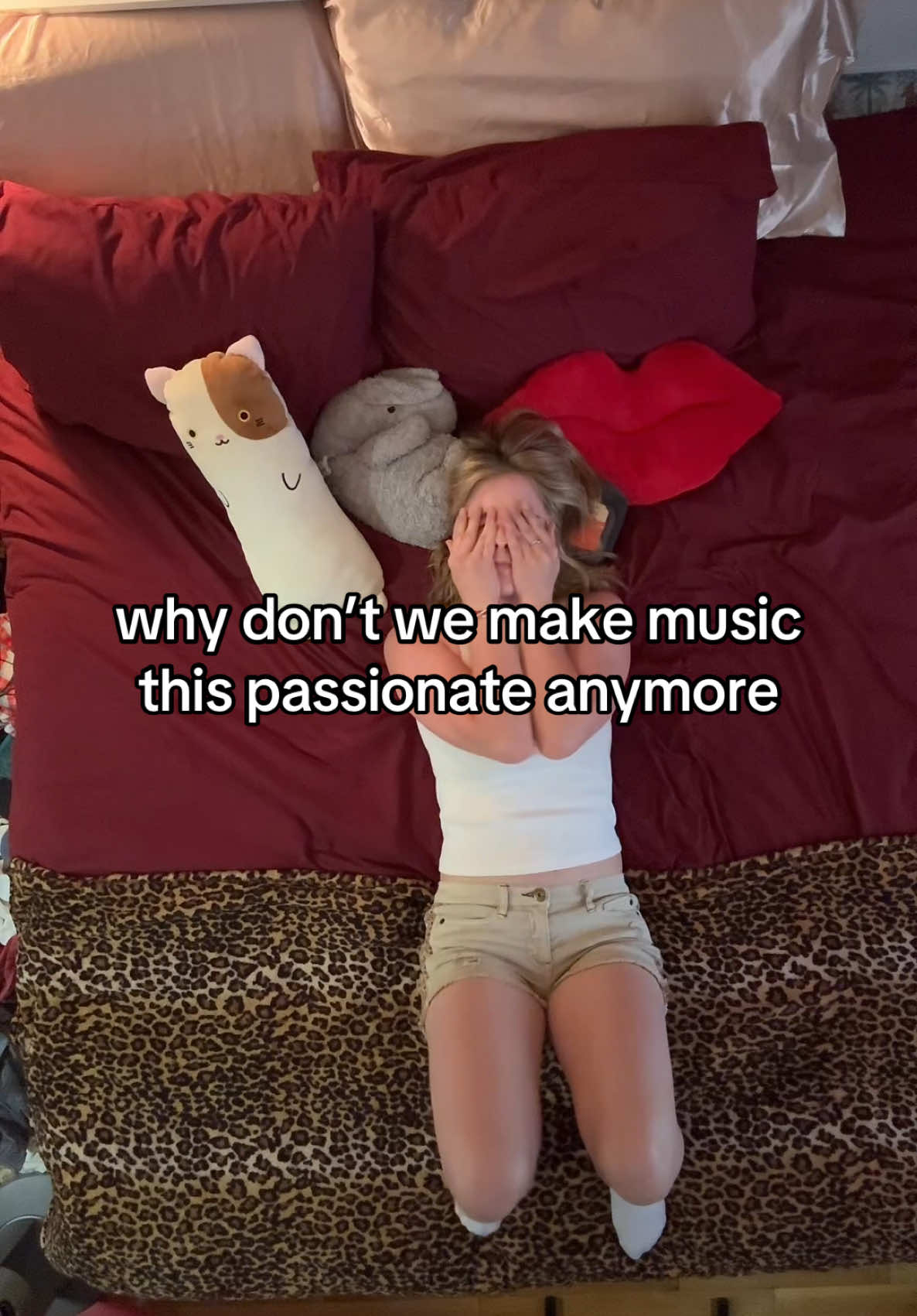 i think i’m gonna start doing it guys #queen #davidbowie #passionatemusic #music #newmusic #oldmusic #passion #Love #underpressure #yearning #fyp #viral #trendingsound ##oldsoul##freddiemercury##vintageroom##retro##80s##foryoupage##fypシ##nyc##singer##actor##nycperformer##queenlover