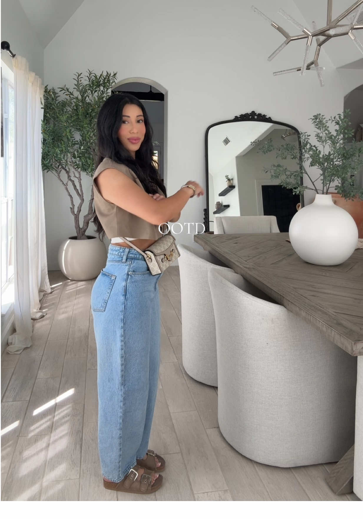 OOTD 🤍 #whatiwore #casualoutfits #momstyle #springstyle #springoutfit #OOTD #springfashion #barreljeans 