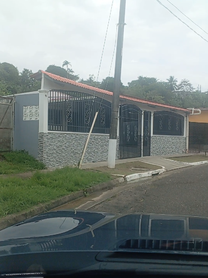 Proyecto terminado fachada muro frontal - techo - Baldosas - verjas. #baldosas #2025 #metalicas #fachadasmodernas #soldadura #diseños #fachadasdecasas #herreria #remodelacion #construction #mantenimiento 