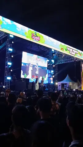 lavora ft dinda teratu.  #dindateratu #cilacapfair2025 #nusakambangan #nusakambanganstage #konsermusik #@Dindateratu @lavoraofficial #fyp 