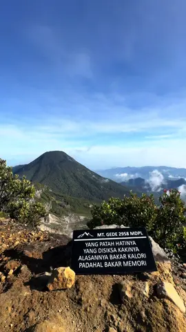 “seperti 2958 mdpl, selalu butuh waktu yang lama untuk mendapatkan sesuatu yang indah” #fyp #gununggedepangrango #gununggede #gununggede2958mdpl #gunung 