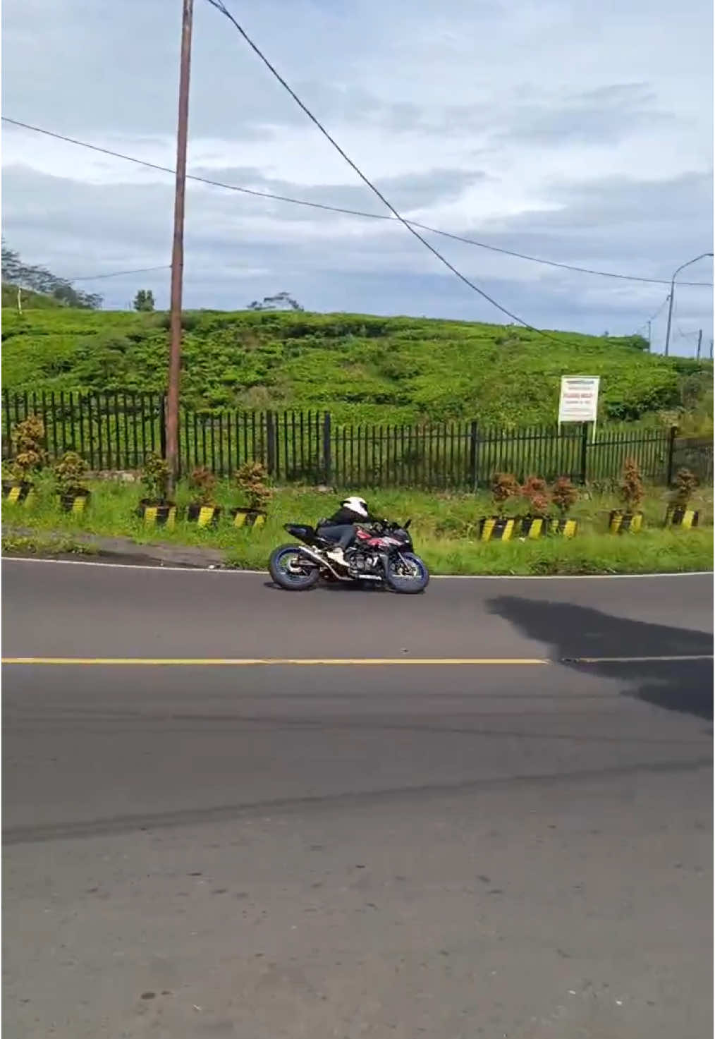 Membalas @Dimzhtym⚡ udh sesuai permintaan blom?😂😂 #fyp #foryoupage #cbr #cornering #miko 