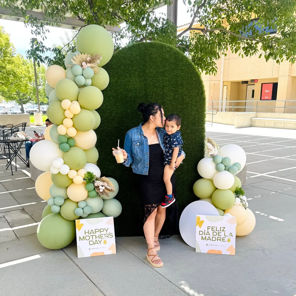 Así como lo pedí 🥹🌷🌷 Mis más grandes amores 🥹  #mama #mamasboy #mamadedos #motherhood #momlife #momsbelike #mom #mamalatina #latina #felizdiadelasmadres #mothersday 