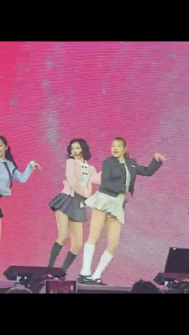 nah ini fancam lebih jelas waktu sepatu jiwoo terbang😭😭😭JIWOO KATA AKU MAH SIAP