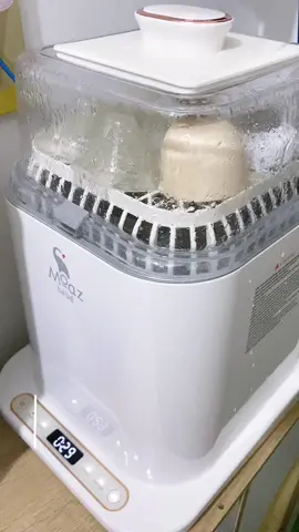Chân ái tui 2 con nhỏ là ở đây , máy rửa bình sữa moaz bébé kiêm luôn tiệt trùng sấy khô quản bình sữa . Giải phóng đôi tay mẹ bỉm . Tui đã trải nghiệm gần 1 năm rất rất hài lòng , chỉ cần tráng sơ bình rồi úp vào máy , sáng dậy em bé đã co bình thơm tho cho con dùng 😍🥰 #mayruabinh #mebimsua #xuhuong #viral #froyou #fy