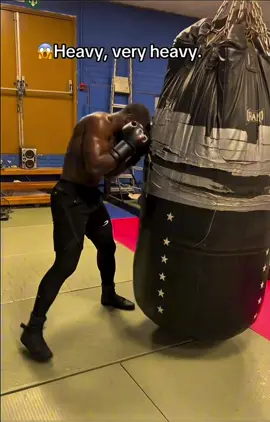 How did the ceiling not fall on him bruh 😭🙏 (via junior_wabaga/IG) #boxer #boxing 