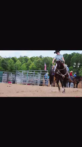 #MoonshineMacie finding that turn🙌🏻 #CatsMoonshine #Cowhorse #JaceWallsSaddlery #thegoodones #cowboy #2MRRanchAndRodeoGear #HallwayFeeds #HackamoreHorse 