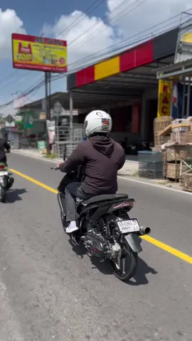 motor ganteng kok bonceng angin bang? BACOT #vario110karbu 