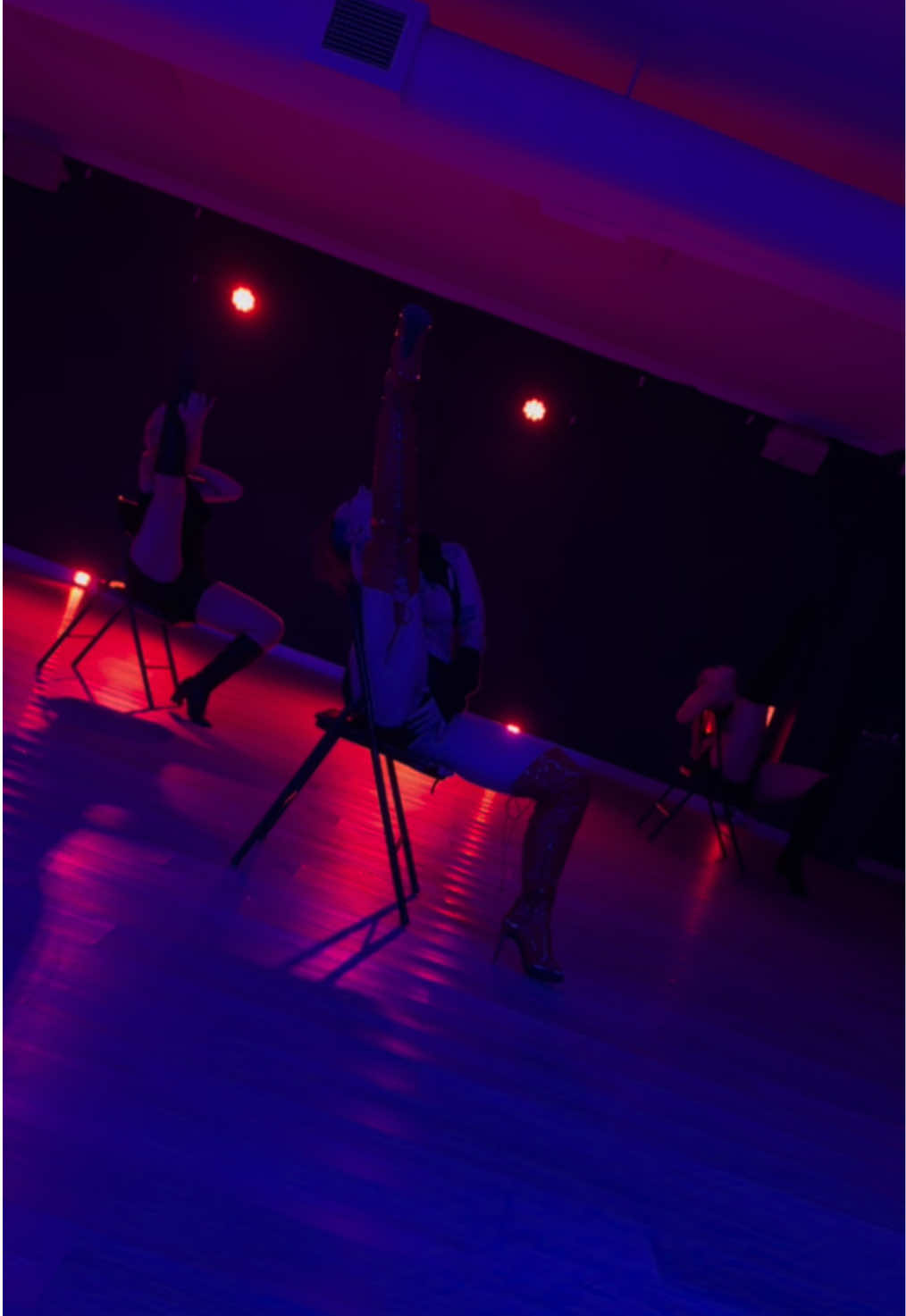 southbound @Artemas dc: me 🖤 👠 @VAMP HEELS #choreography #chairdance #beatsbyblayk #queer #southbound #artemas 