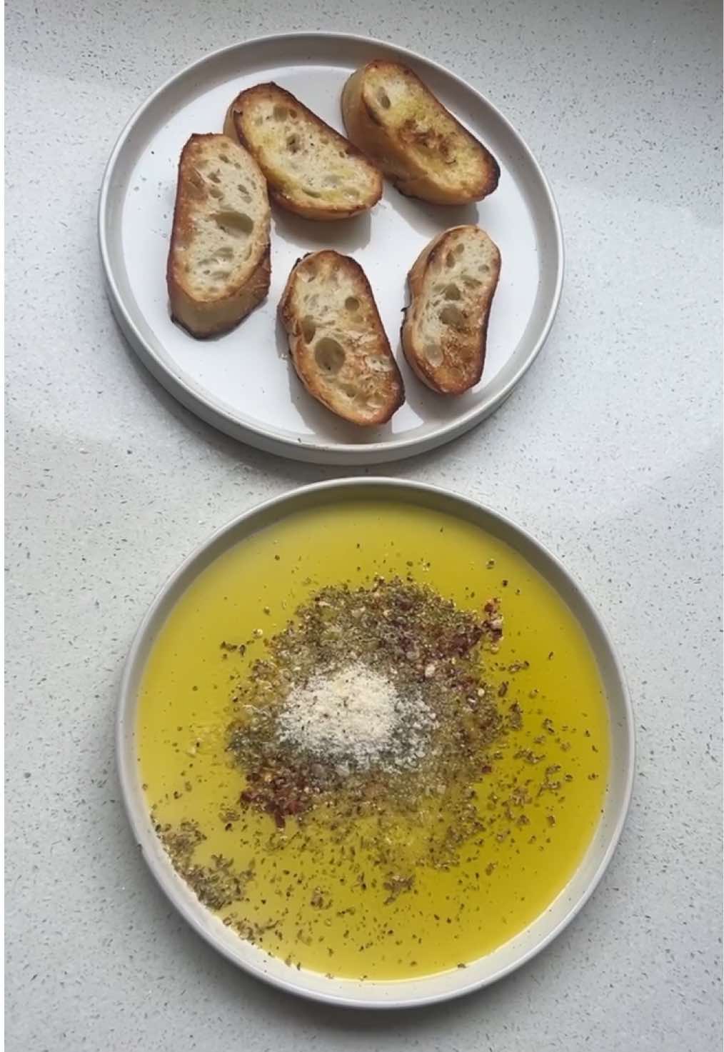 snack time! @Alessandra 🫶🏻 #dippingoil #dippingoilsandbread #crostini #savorysnack #snackplate @Graza @Prada 