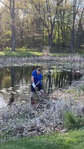 The most incredible shot I’ve ever witnessed🤯 my step dad, Eric Downs is absolutely amazing #golftiktok #golftok #fyp #barstoolsports #michigan #golfswing #espn #sports 