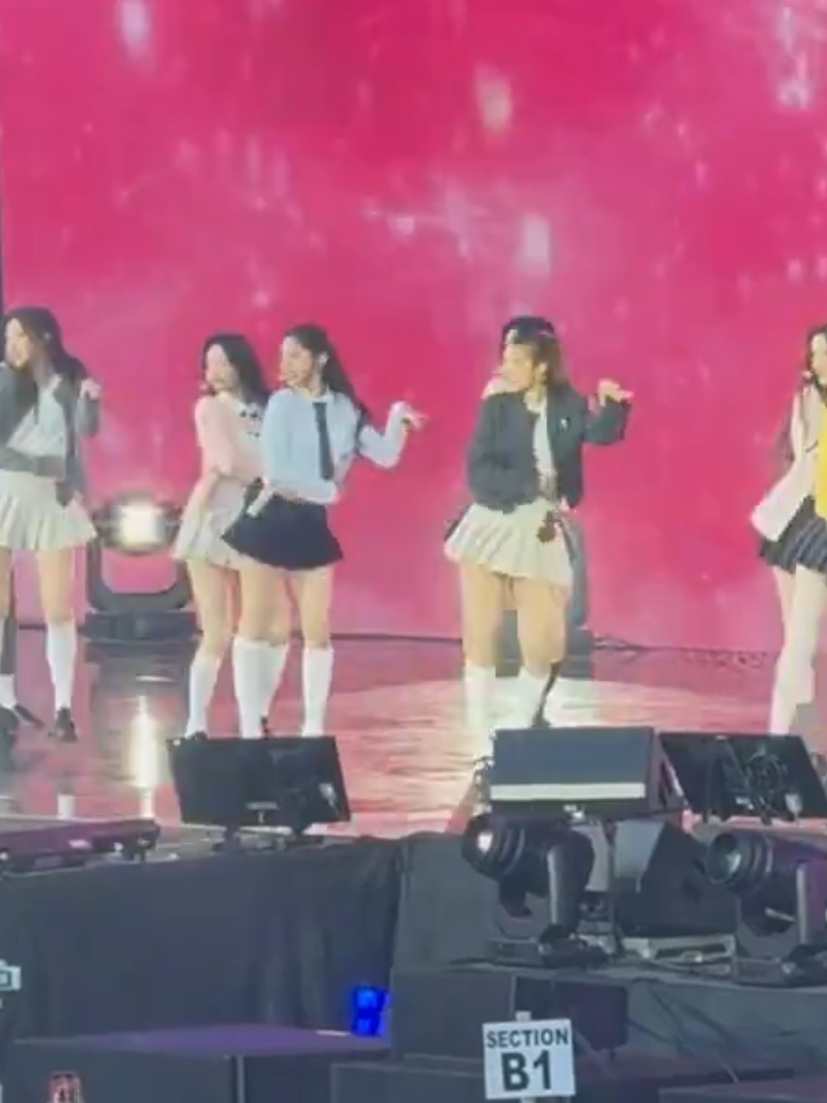 Gak kuat, sepatu Jiwoo terbang😭 #hearts2hearts #jiwoo #smtown #losangeles #2025 