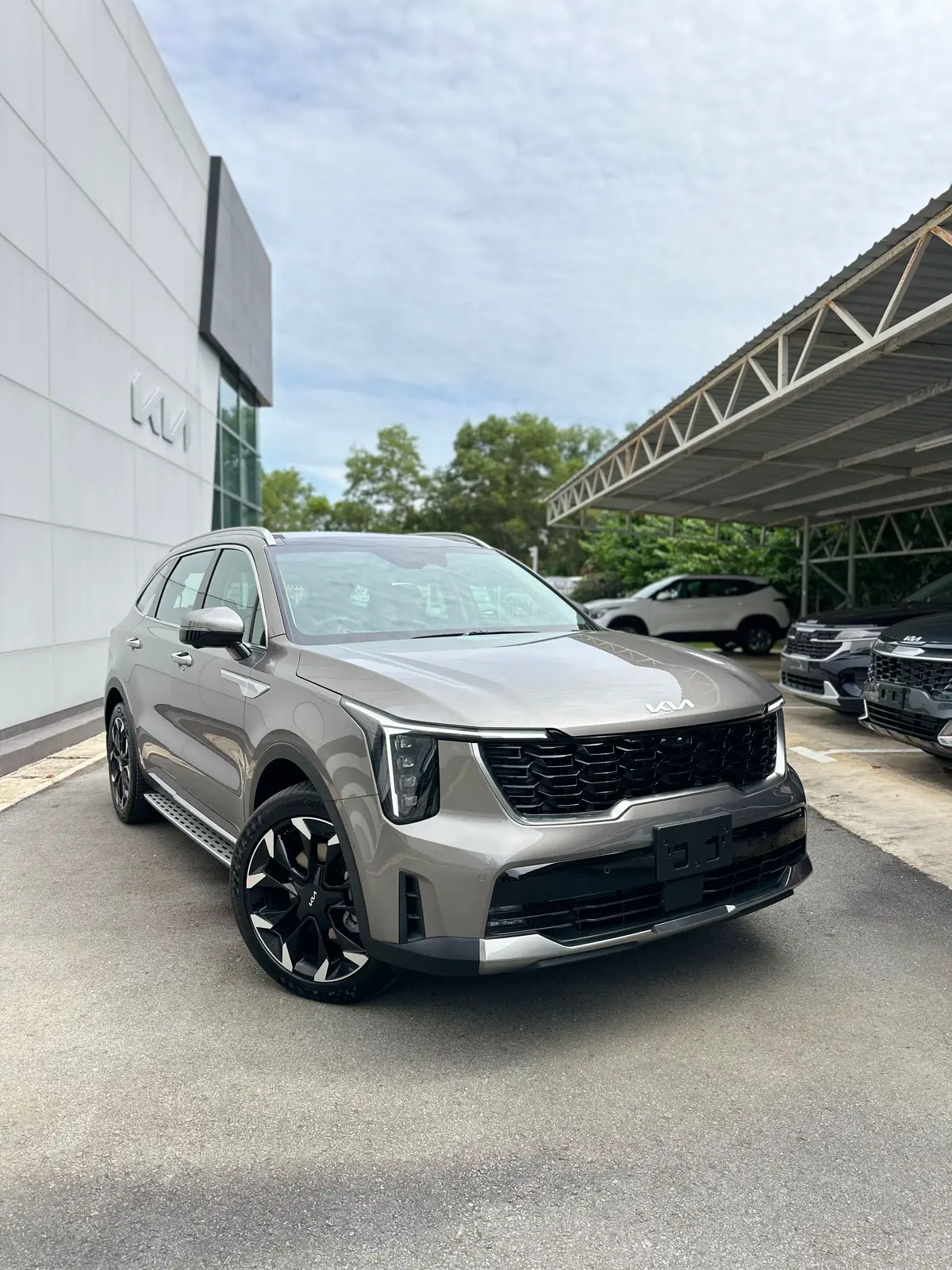 Your perfect 7-seater family SUV – spacious, stylish, and packed with features! Top Features: ✅ Smartkey with Button Start ✅ Wireless Phone Charger ✅ Premium Bose Sound System ✅ Fingerprint Recognition ✅ Stunning 12.3” Display with Apple CarPlay & Android Auto Choose from 3 Specs:  • G Spec – From $6XX/month (7yrs) | $4XX/month (10yrs)  • GL Spec – From $7XX/month (7yrs) | $5XX/month (10yrs)  • GLS Spec – From $8XX/month (7yrs) | $6XX/month (10yrs) ✨ Mei Promotion: ✔️ FREE Tinted - JPD Approved ✔️ Additional Cash Vouchers ✔️ Loan Settlement ✔️ Trade-Ins Welcome **Terms & Conditions Apply** Book your test drive or entitlement check – all online! Contact: +6738212665 (ERA) #kia #kiabrunei #fyp 