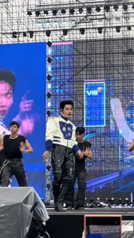 Đã quá vieon ơi😍😗#hunghuynhgemini #anhtraisayhi #concertday6hanoi 