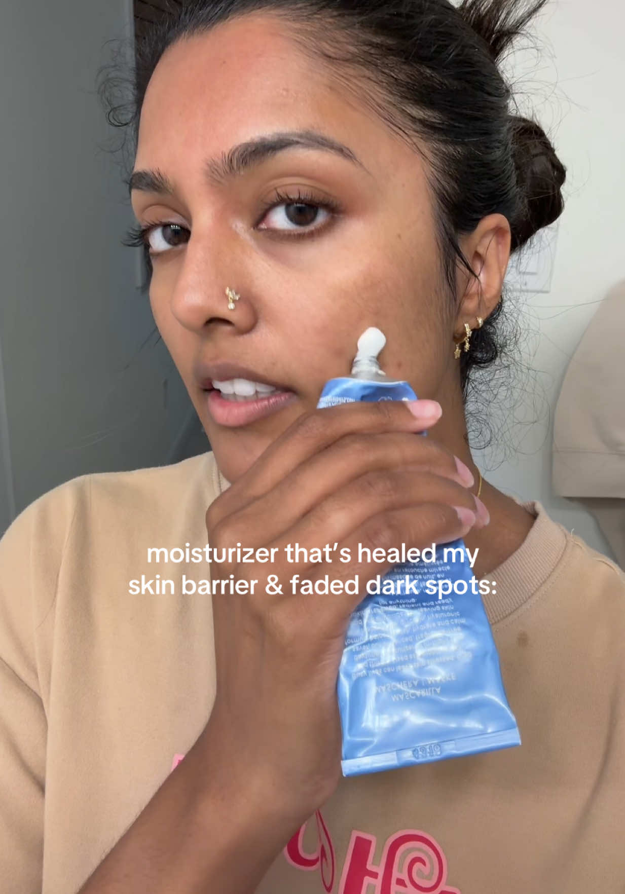 literally one of my top fave moisturizers!!🤌 #moisturizer #skincaretiktok #skincare #skincareviral @Summer Fridays  [ moisturizers, skin barrier, skincare, skincare products, viral skincare products, summer fridays jet lag mask ] 