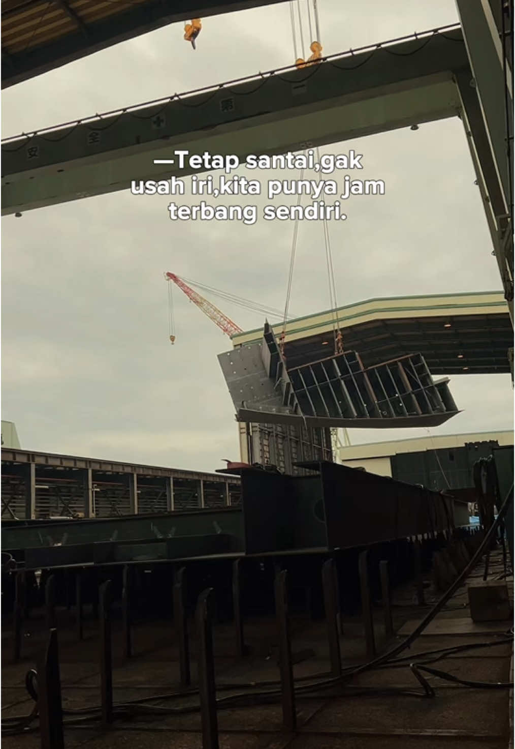 Wut wut wut #fyp #storykuli #tukanglas #welderlife #weldernation #welderstory #welderindonesia🇮🇩 #shipyard #shipbuilding #fcaw #welding 