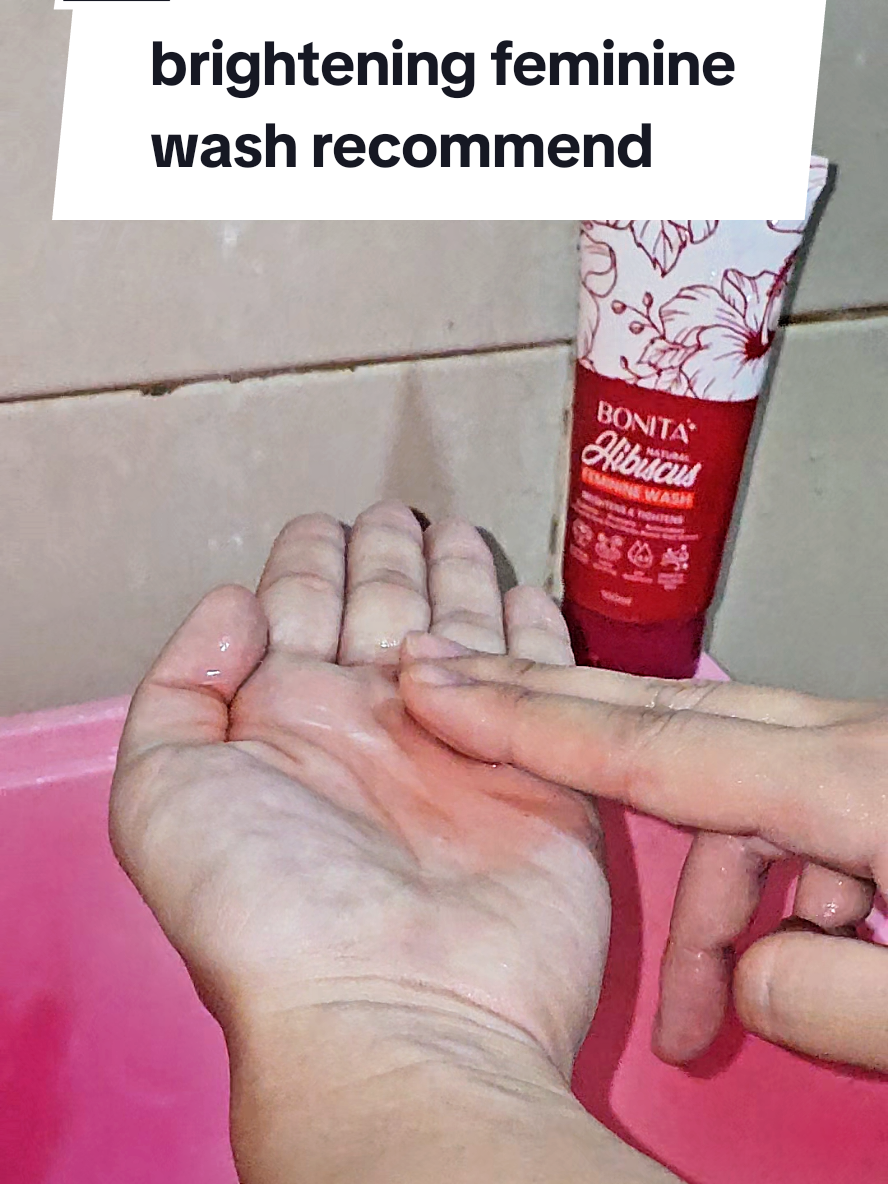 stay all day fresh at mabango sa femfem mo ♡ Bloom with Bonita Hibiscus Feminine Wash now! #shopwithbonita #femininewash #hibiscusfemininewash #bloomwithbonita #intimatearea #femininehygiene  #intimatewash 