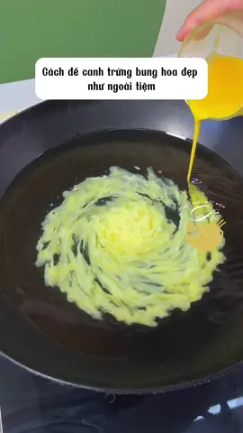 🥣🥚 Canh trứng ai cũng từng nấu, nhưng làm sao để “trứng bung hoa” đẹp như ngoài tiệm? Đây là bí quyết! 👉 Bạn từng thử nấu canh trứng mà tạo được lớp vân mượt như thế này chưa? Nhìn là muốn múc ngay một chén! #CanhTrứngHoa #BíKípVàoBếp #TrứngBungHoaĐẹp #NấuĂnDễMàĐẹp #ĐỗMỗiNgàyMộtMón