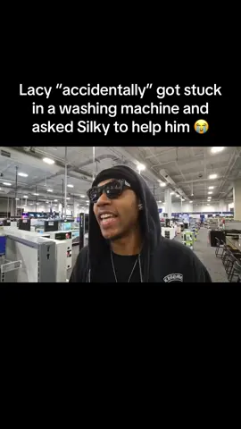 Lacy “accidentally” got stuck in a washing machine and asked Silky to help him 😭 #lacy #sliky #faze #viral #clips #fyp #explore #funny #fazeclan #vanish1k 