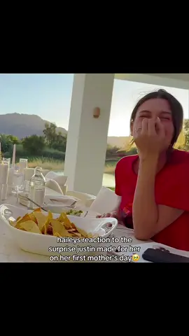 she is soooo in love with him i love them #justinbieber #haileybieber #fyp #xybca #parati #viral #mothersday #rhode #jailey #biebers #vaiprofycaramba #mariachi 