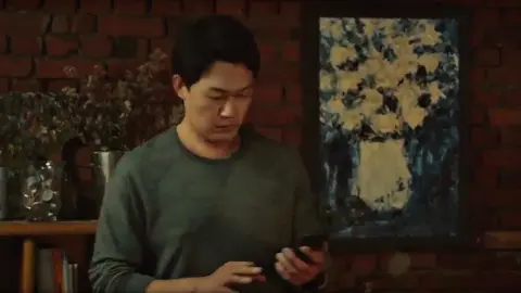 imagínate ser un actor grande con muchos años de casado y de pronto te contratan para actuar en una obra de teatro junto con un idol y de pronto todo tu mundo se voltea y ahora estás enamorado de un veinteañero.. INCREÍBLE #methodmovie #koreanbl #parksungwoong #ohseunghoon #plapoddsgf #method 