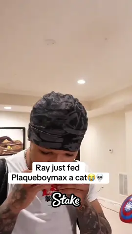 Ray just fed Plaqueboymax a cat😭💀 #plaqueboymax ##kai #kaicenat #twitch #fyp #viral #amp #streameruniversity kai cenat streamer university 