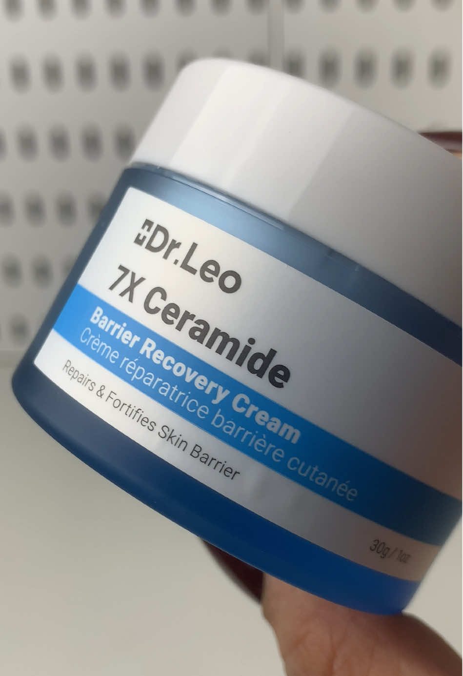 Formulated with 7x ceramides, Dr. Leo Soothing Recovery Cream helps reinforce the skin’s natural barrier, providing deep hydration and calming relief for sensitive or damaged skin.  #DrLeo #CeramideSkincare #BarrierRepair #DermatologistRecommended #SoothingCream #HealthySkinBarrier  #7xceramide #cream #skincare #fyp #foryou #foryoupage #fyppppppppppppppppppppppp 