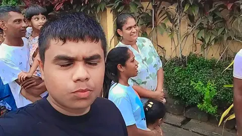 නිවැරදිව පෝලිම් පයින ආකාරය 😎🦾 #tranding #foryoupage #srilankan_tik_tok🇱🇰 #onemillionaudition #viral #wesak 