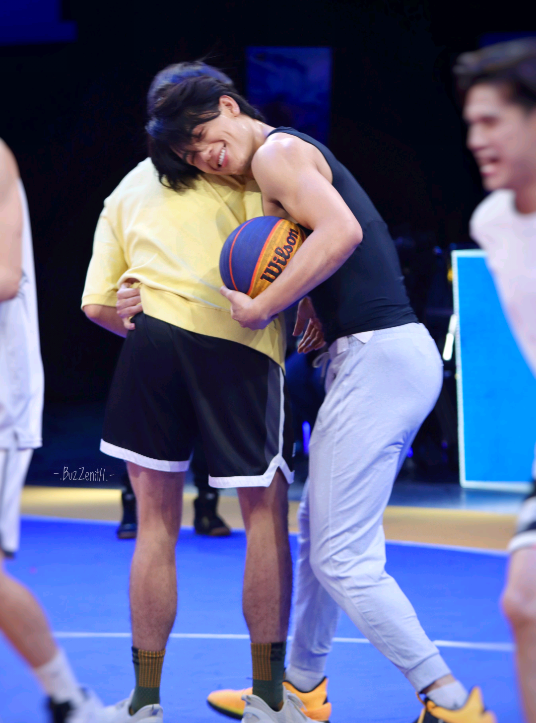Latihan apa coba sampe ngga bbo 😌😌 . . @Joss Way-Ar @Gawin Caskey  #josswayarsangngern #josswayar #joss #jossgawin #gawincaskey #gawin #mygoldenblood #basketball #3fight3basketboy 